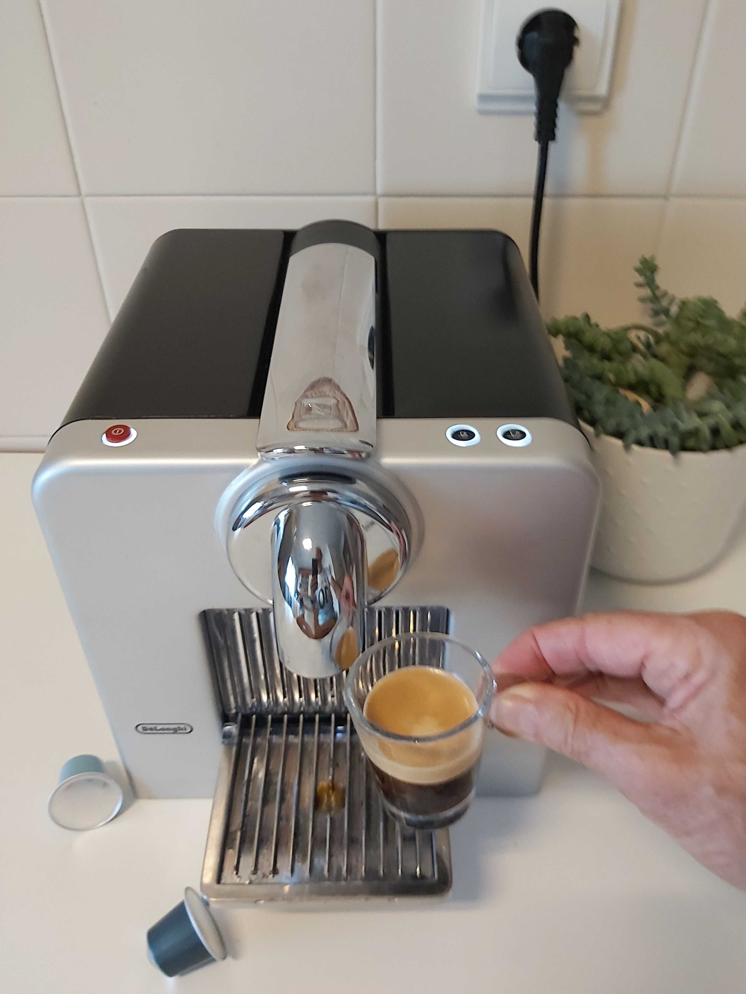 Máquina café Nespresso Delonghi Le Cube