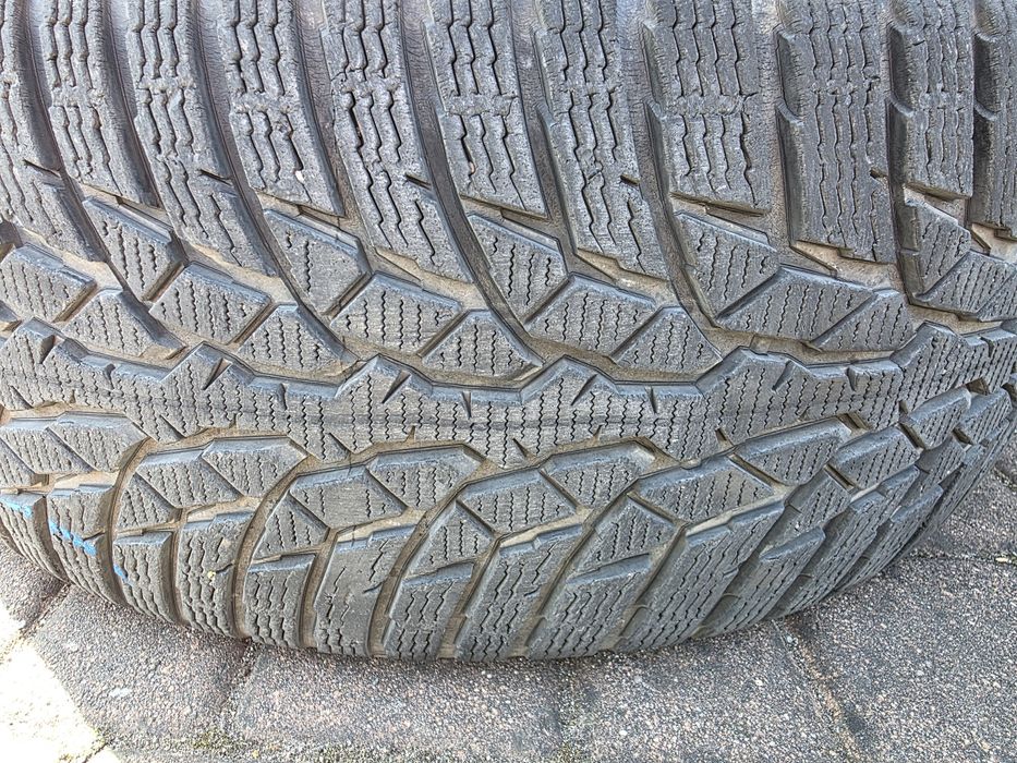 Komplet 4 opon zimowych 225/50R18