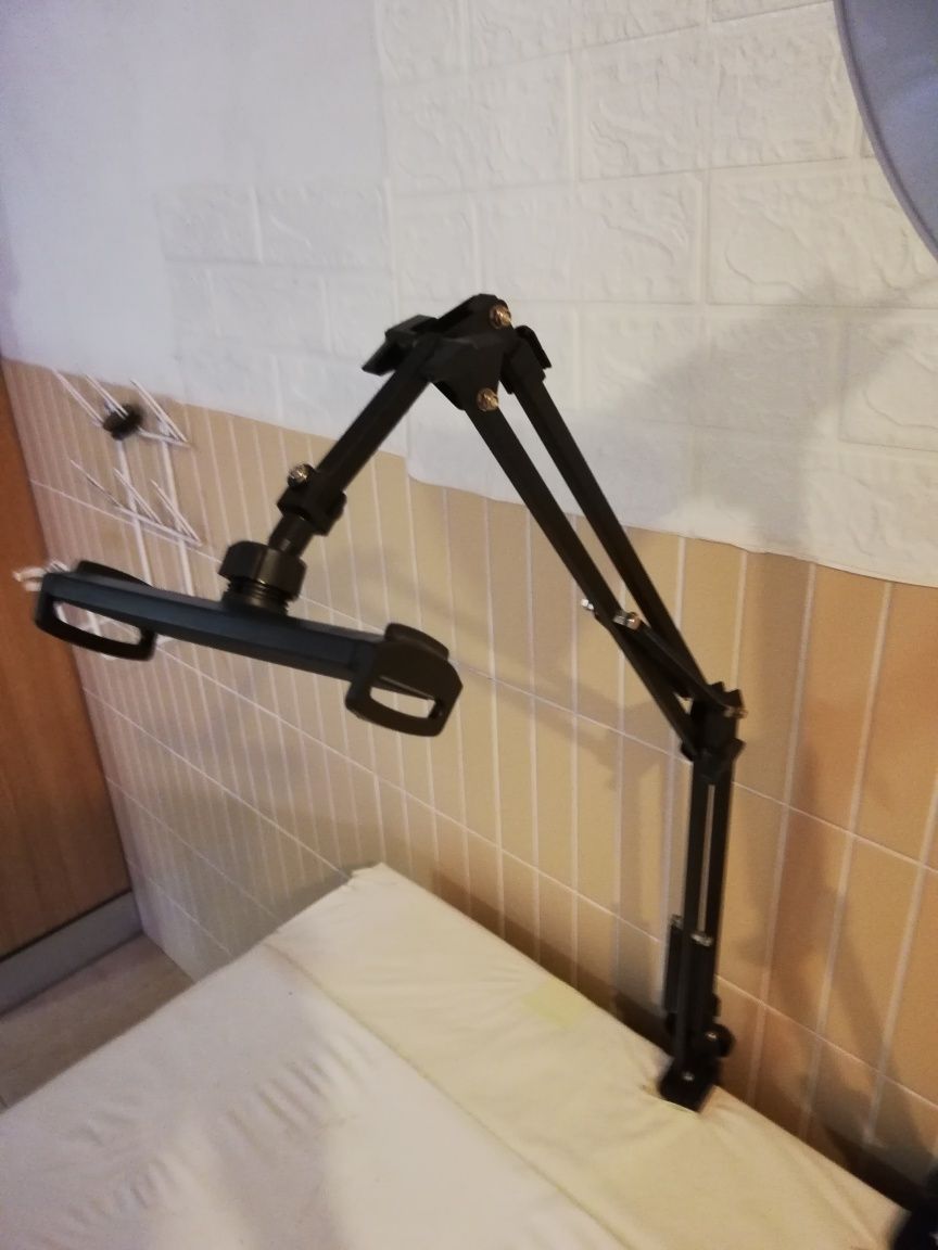 Tripé articulado de mesa para smartphone ou tablet