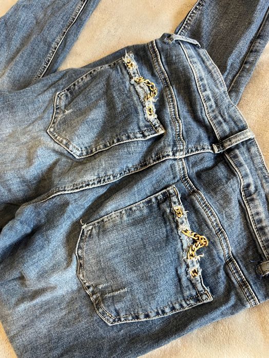 Jeansy / dżinsy / spodnie jeansowe niebieskie z podwiniętymi nogawkami