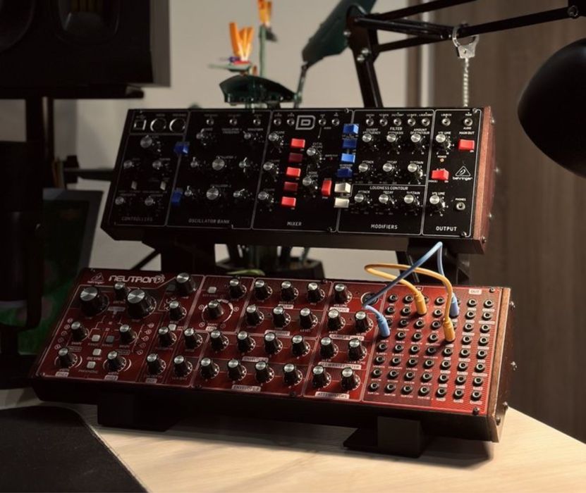 Стенд для  Moog : Mother-32, DFAM , behringer: neutron, model d, Pro1