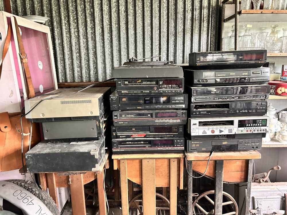 Stare magnetowidy odtwarzacze na kasety VHS PRL