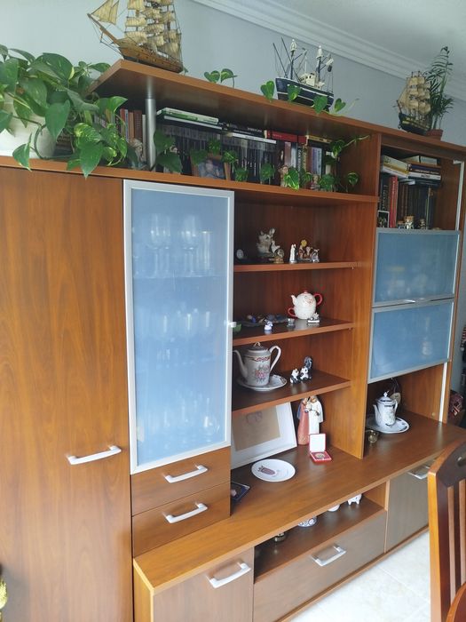 Moveis de sala aparador 100€ móvel 150€ mesa 50€