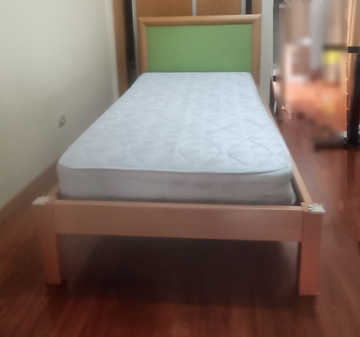 Cama solteiro 195 X 100 com estrado e colchão