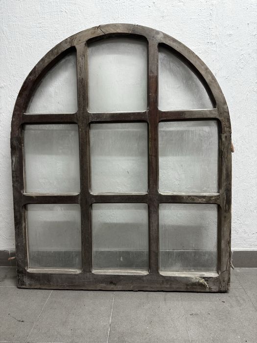 Janela antiga grandes dimensões