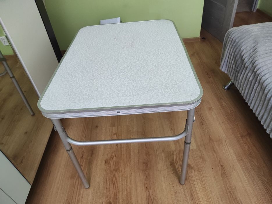 Sprzedam używany stolik składany na balkon lub taras ogród stan dobry