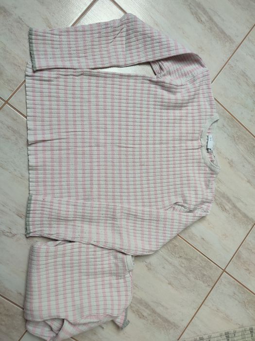 Sweterki dla bliźniaczek