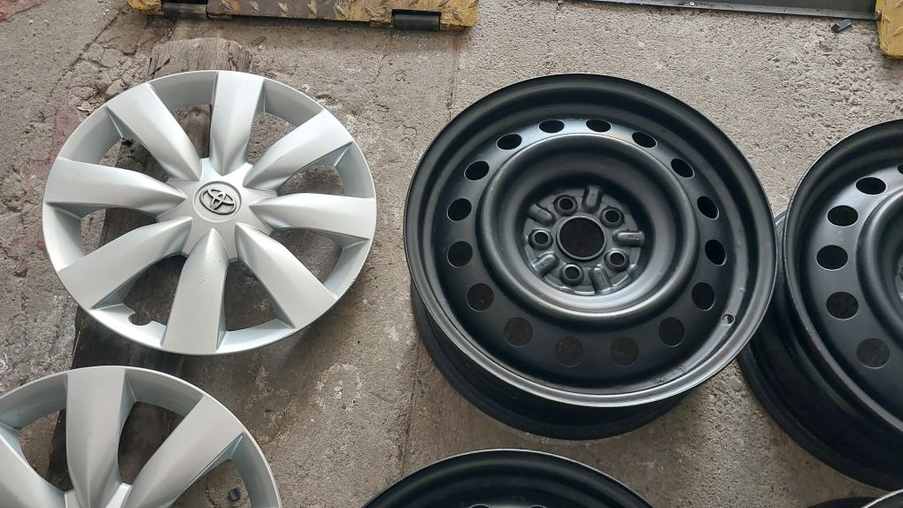 Felgi stalowe Toyota 5x100 6,5J16 ET45 + kołpaki
