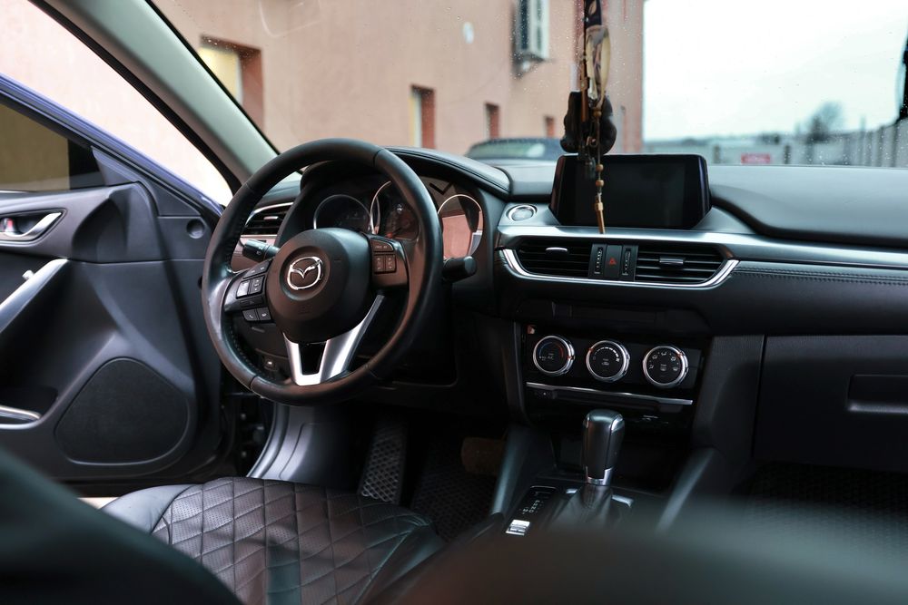 Мазда 6 2015 року