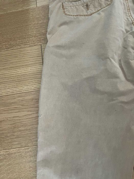 Beżowe spodnie, Lavard