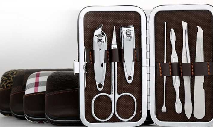 Zestaw do paznokci - przybornik do manicure w etui 7 elementów.