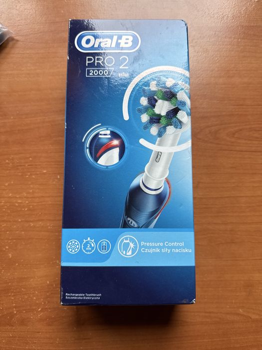 oral b pro 2 2000 szczoteczka niebieska