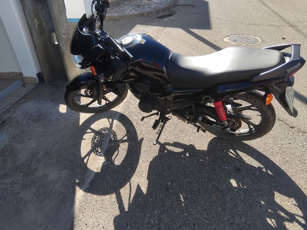 Honda CB 125 F Seminova