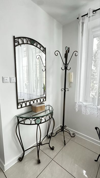 Komplet mebli kutych ze szkłem – konsola, lustro, stolik, krzesła