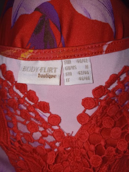 Nowa czerwona sukienka w kwiaty z ażurową koronką BodyFlirt R.L/XL