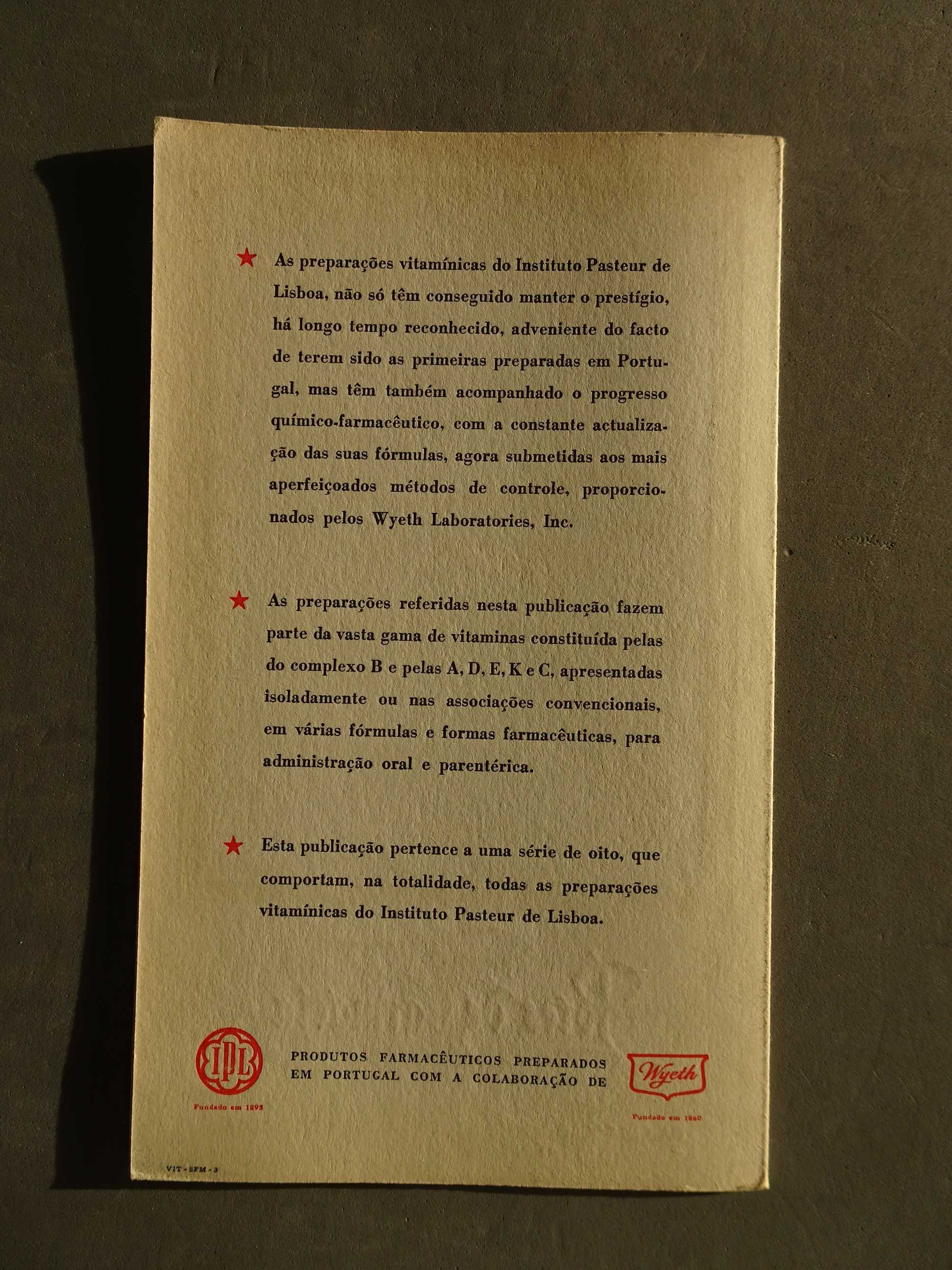 Potes de farmácia da coleção Instituto Pasteur de Lisboa III