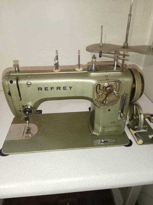 Máquina de Costura Semi-industrial REFREY 430