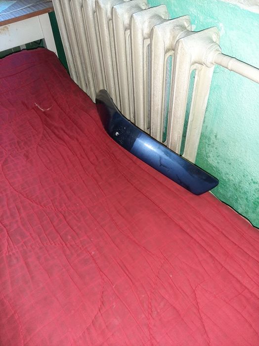 Крышка бампера мерса 210 рексталенг, левая сторона.