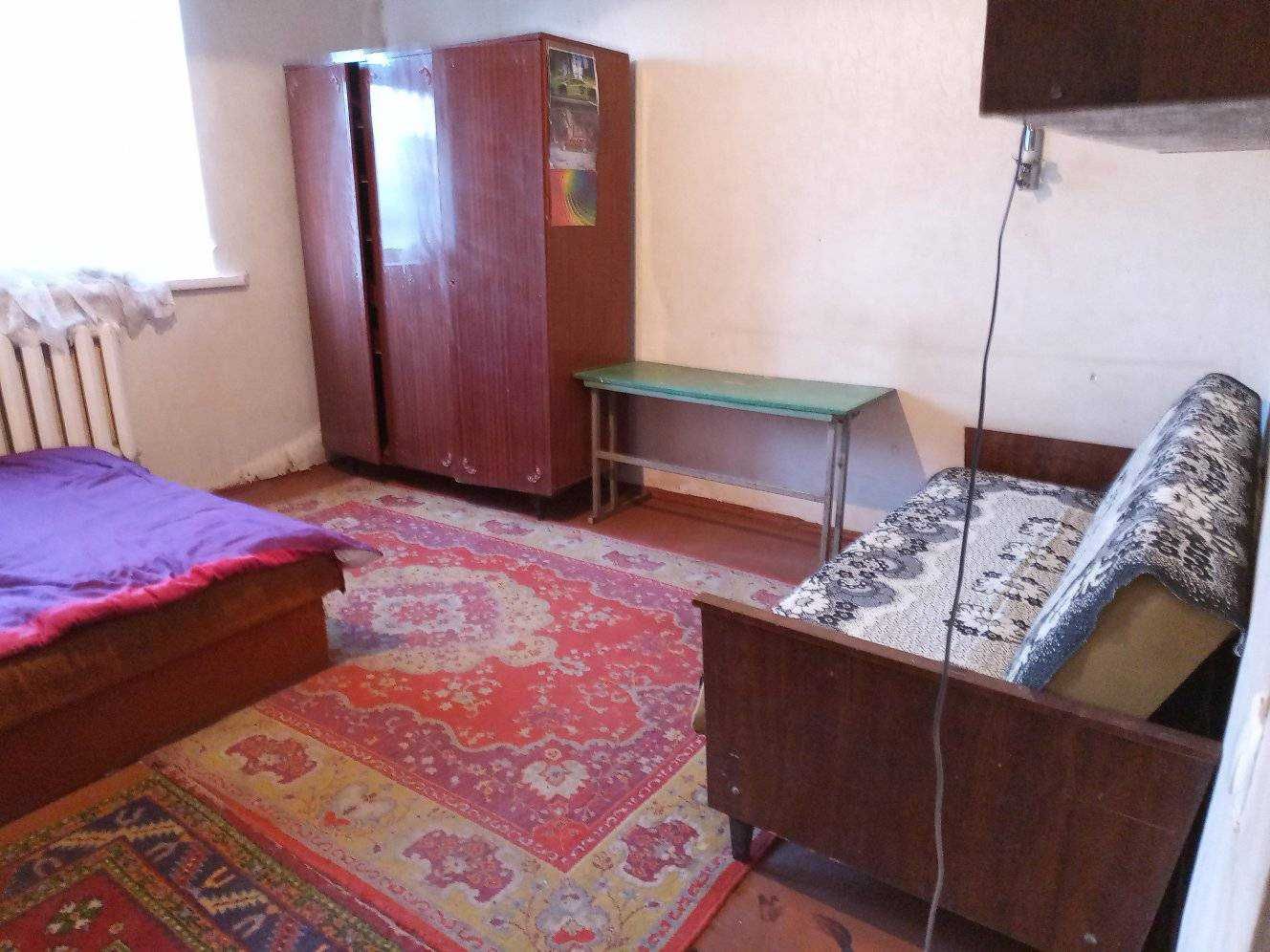 Здам окрему кімнату у двоповерховому будинку .Майже в центрі міста