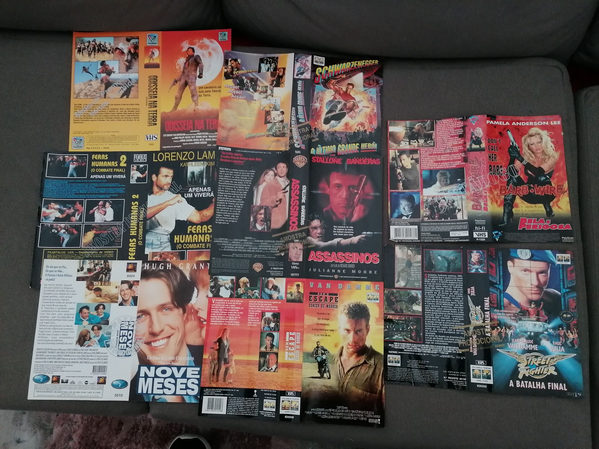 Cerca de 150 capas VHS