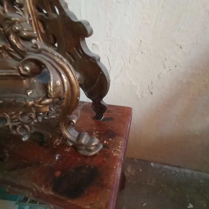 Rosyjski zegar z tworzywa uszkodzony