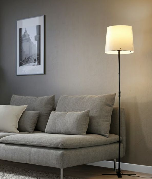 Lampa biala podlogowa