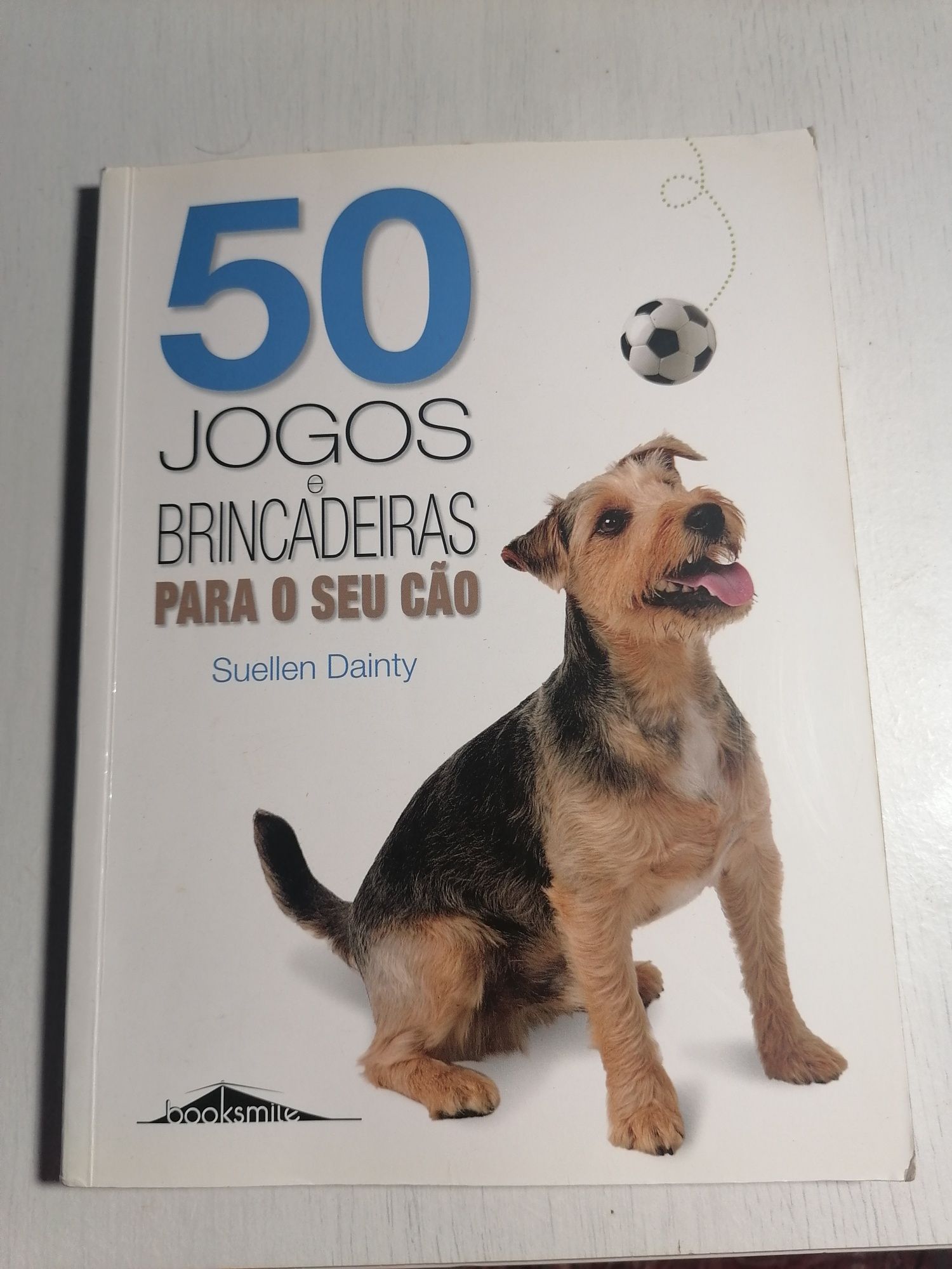 Livro "50 jogos e brincadeiras para o seu cão"