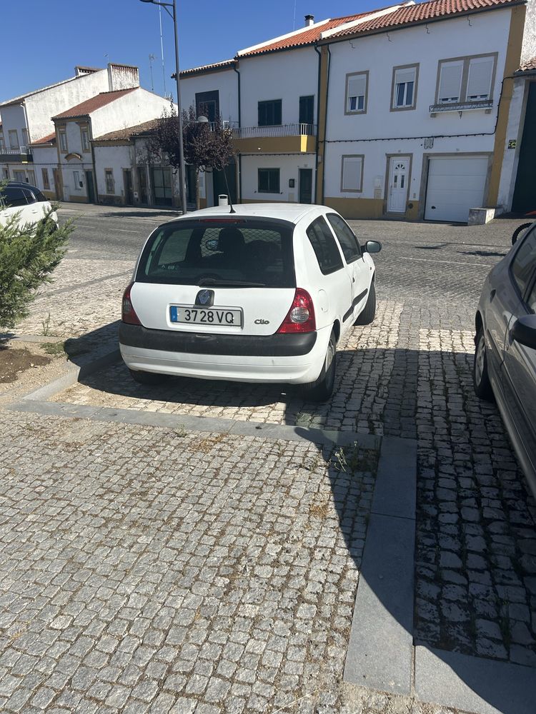 Clio 1.5 para pecas
