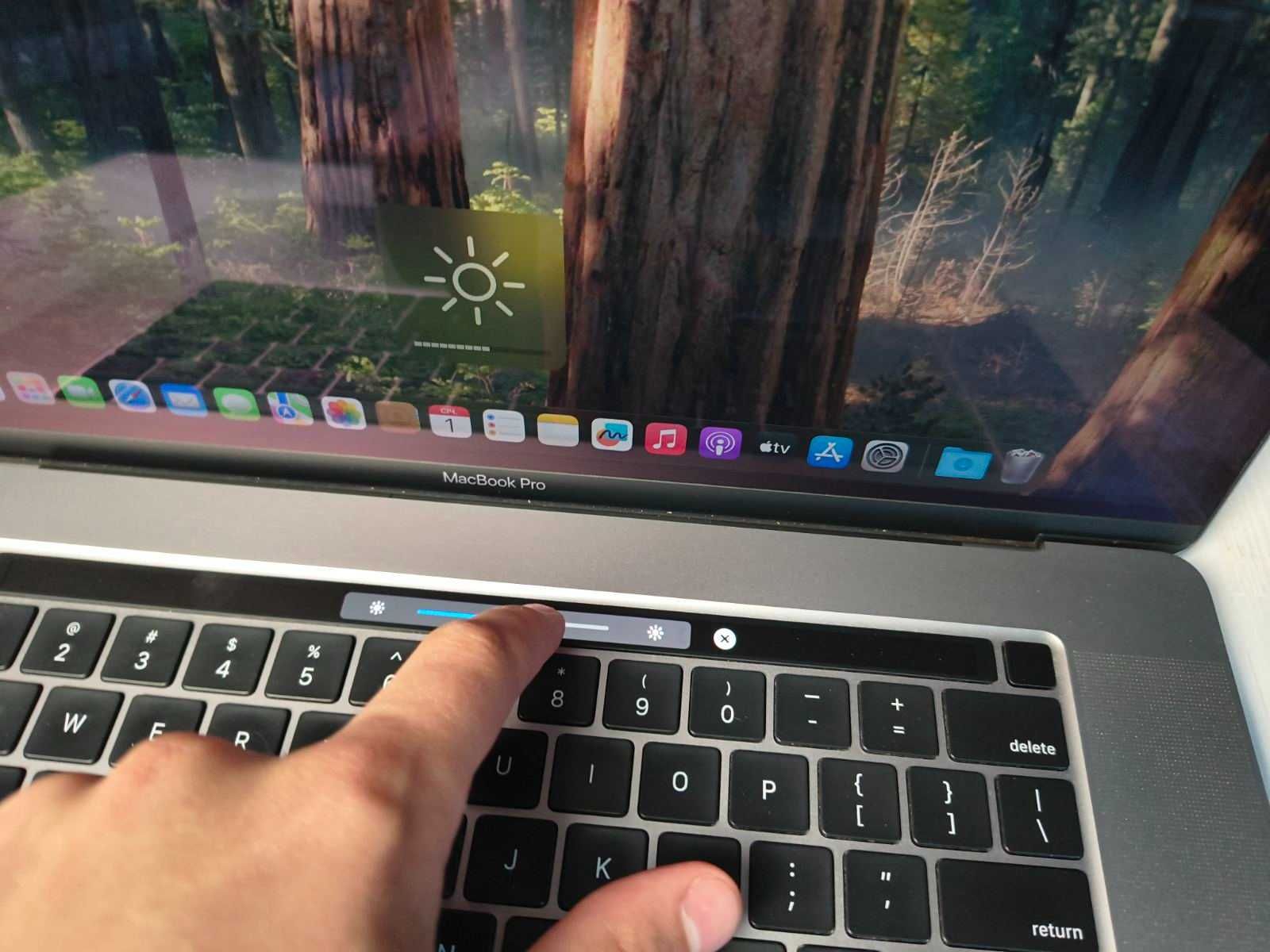 Apple MacBook pro A2141 - i7-9750H/AMD Radeon Pro 5300M-(4Gb)