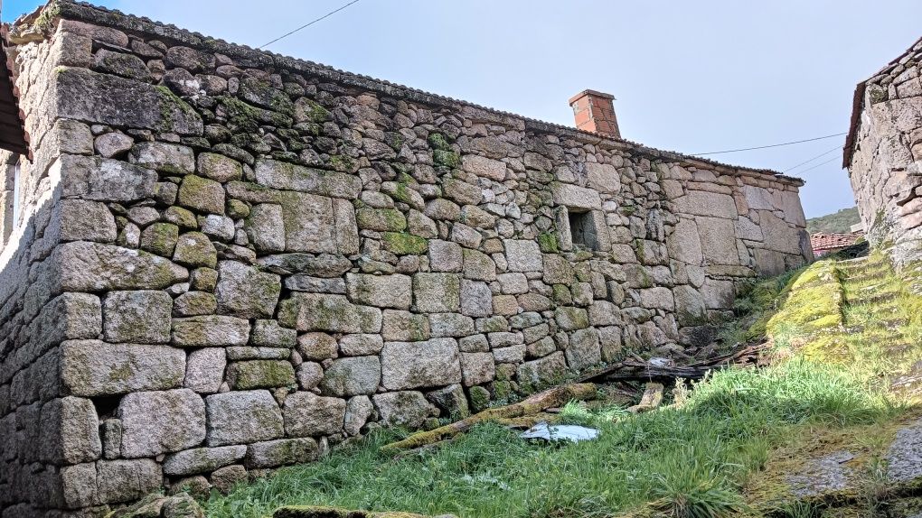 Casa  de  pedra Tondela
