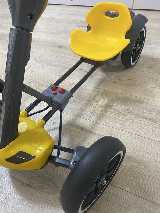 Дитячий електромобіль (картинг)