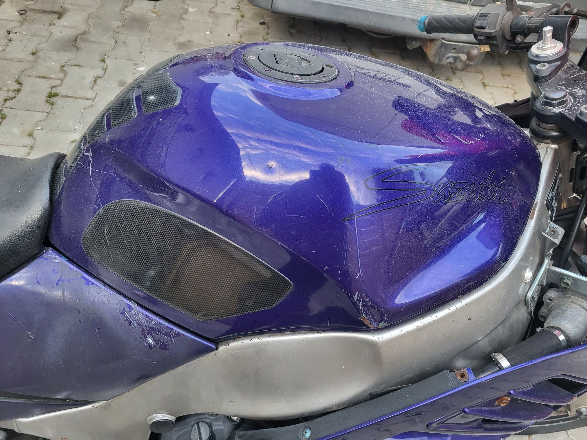Bąk zbiornik paliwa suzuki rf 600