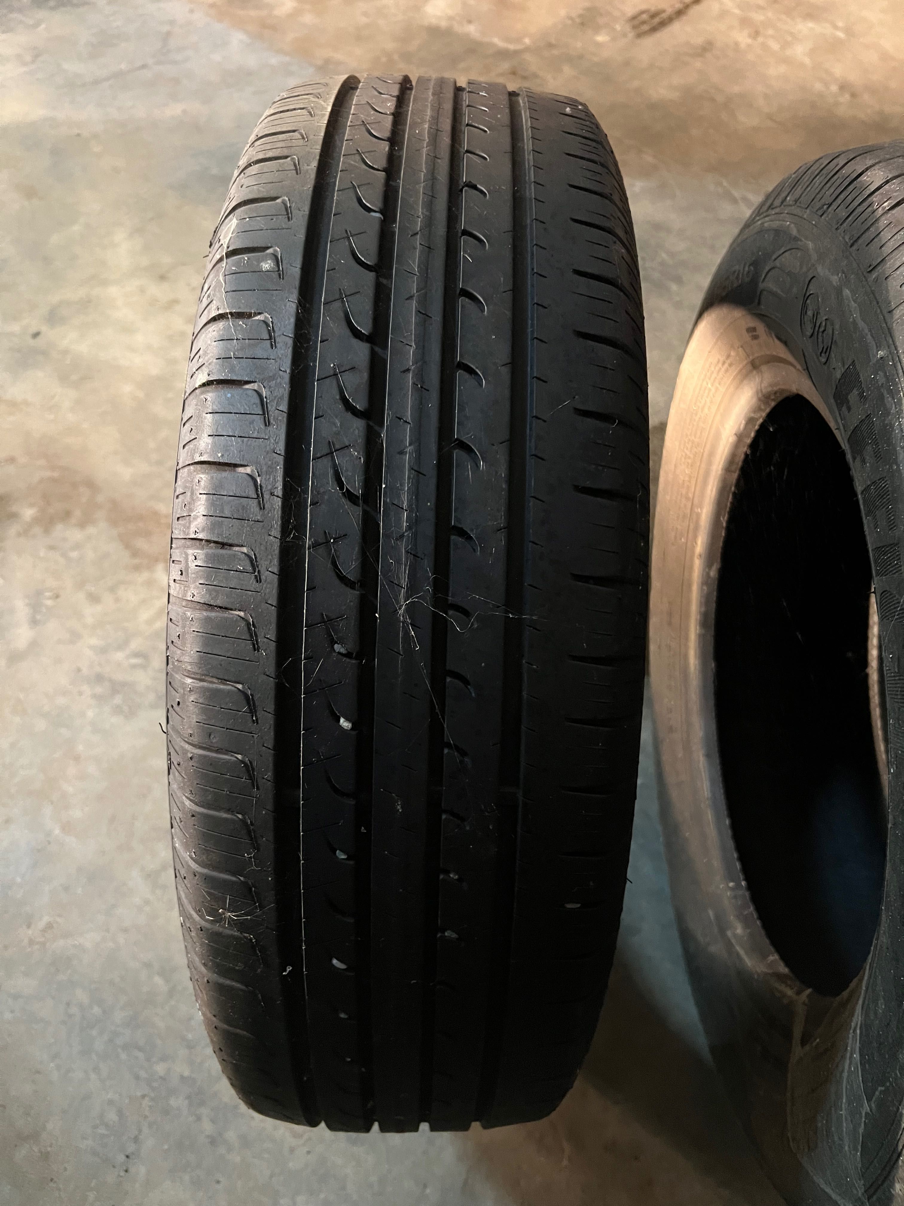 Vendo pneus 215-65R16