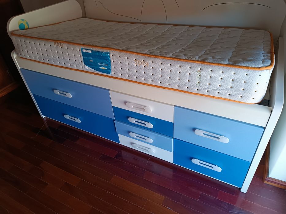 Cama Ele Jovem com arrumação