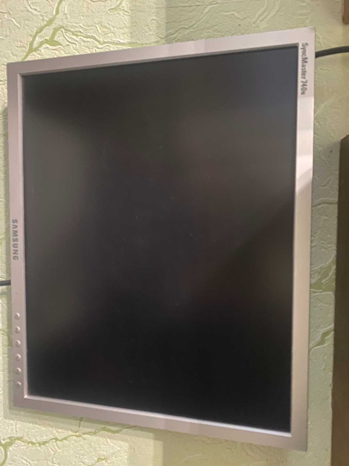 Продам монитор Samsung 740n 650гр.