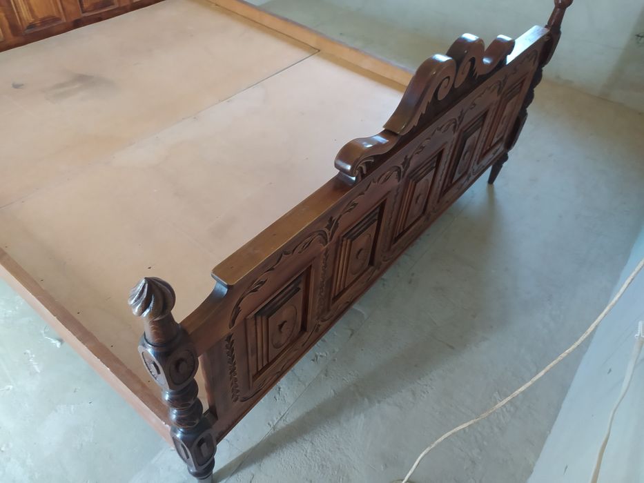 Двоспальне ліжко