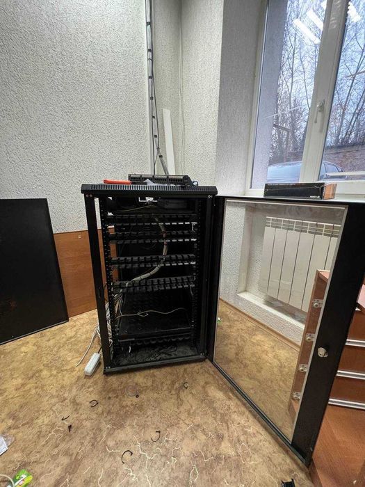 Серверний шкаф 21u