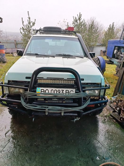 Nissan tirano 1 1988
