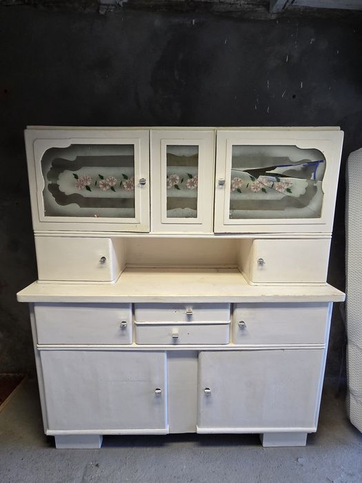 Kredens PRL – solidny, cały, do renowacji