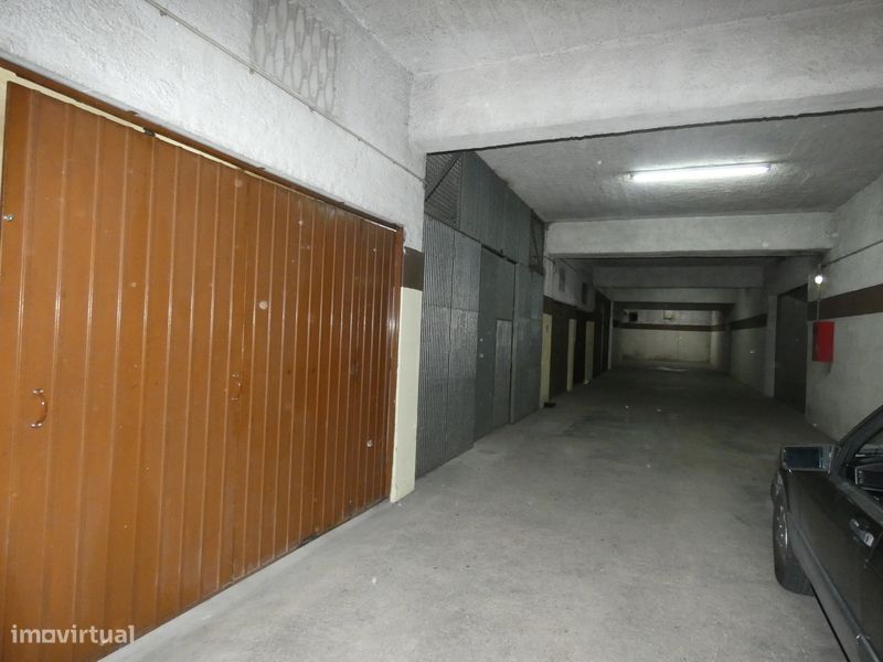 Garagem com 33 m² no centro da cidade com 2 Arrecadações