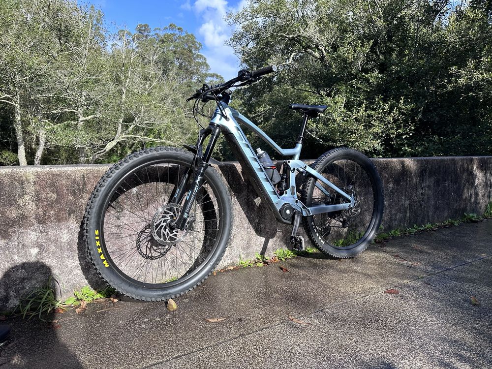 Scott Strike 900 E-Bike – Carbono, Suspensão Total, Pouco Uso