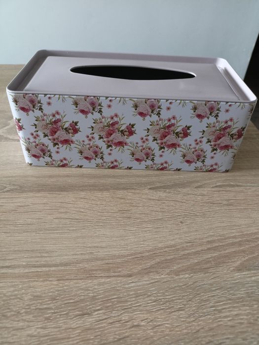 Metalowe pudełko na chusteczki