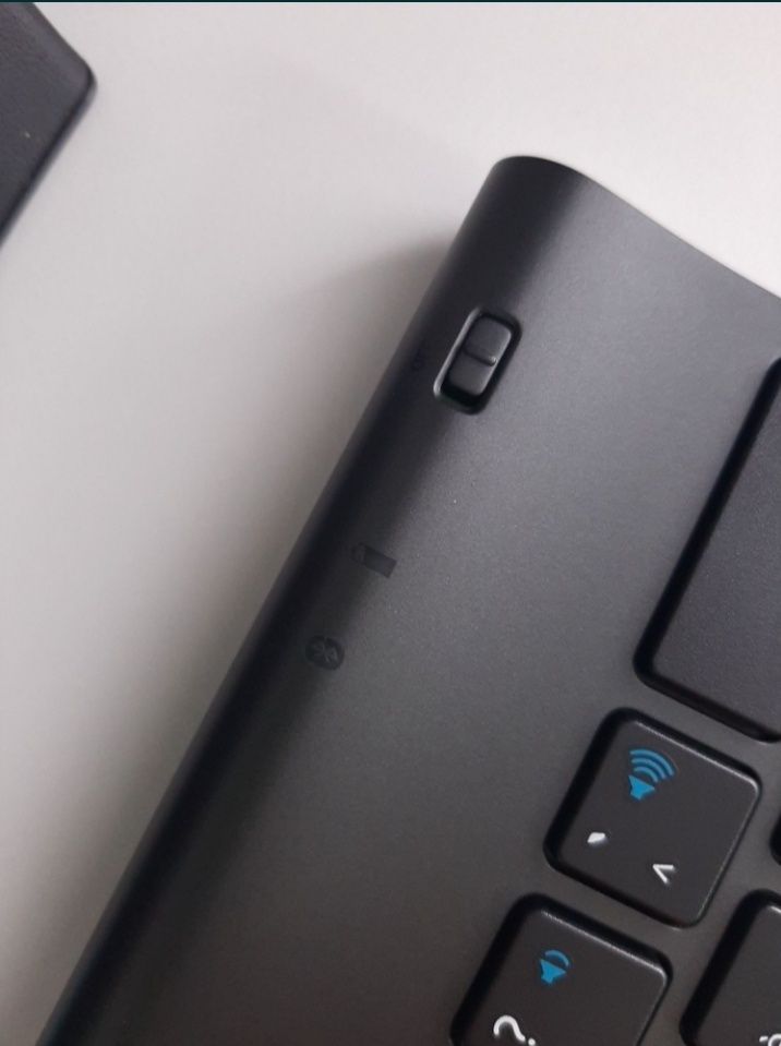 Безпровідна клавіатура Logitech