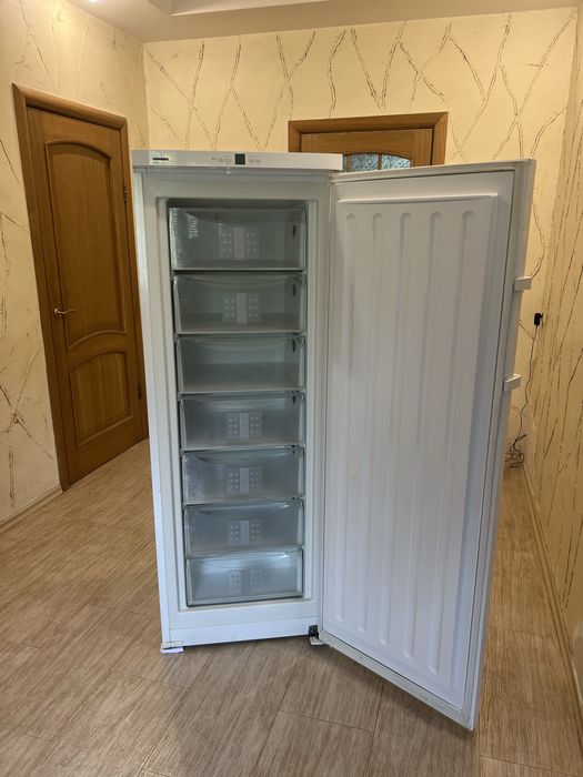 Морозильна камера Liebherr GP 2733