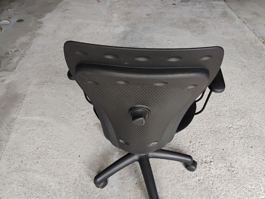 Fotel krzesło do biurka dla dziewczynki.