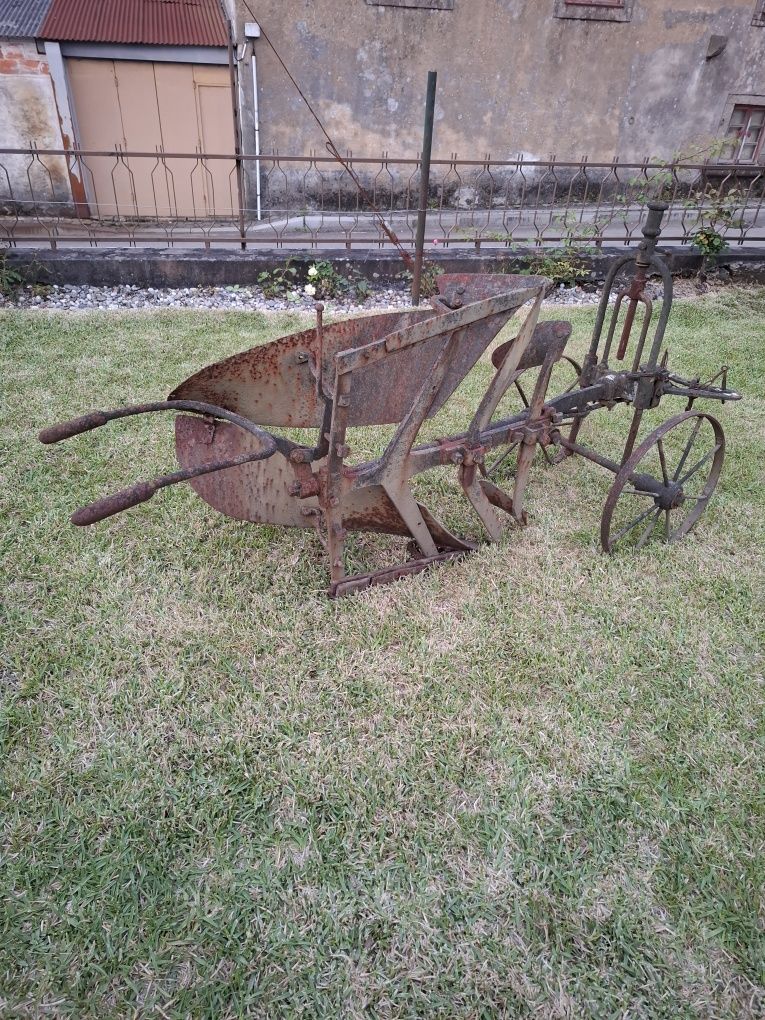 Charrua antiga em ferro