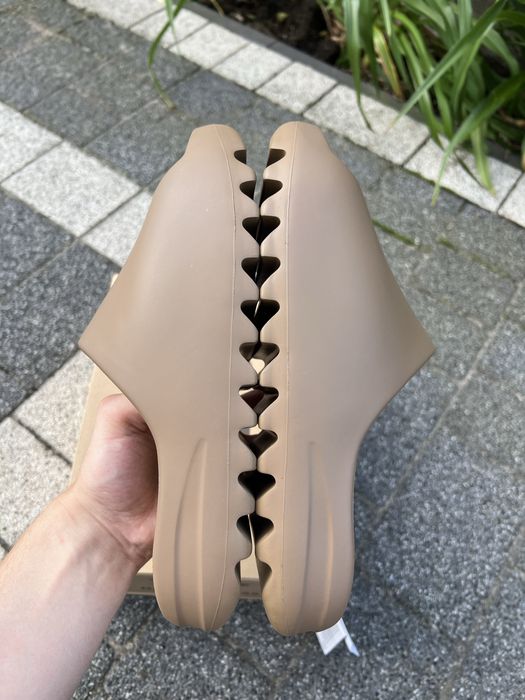 Adidas Yeezy Slide Core klapki brązowe viral comfy 43