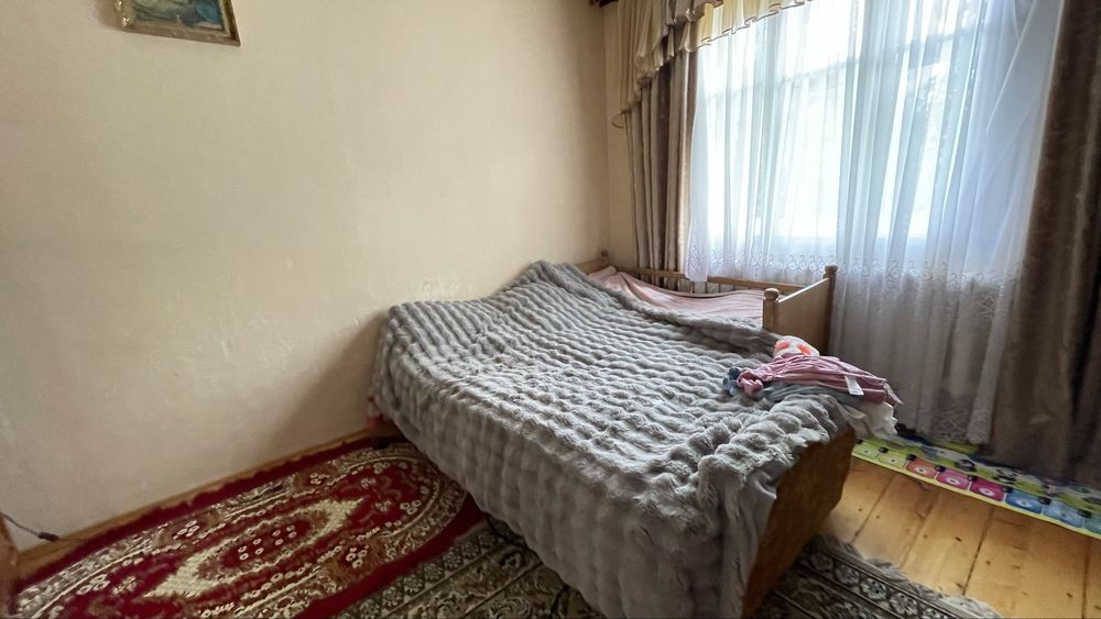 Продається будинок з літньою кухнею та великою ділянкою