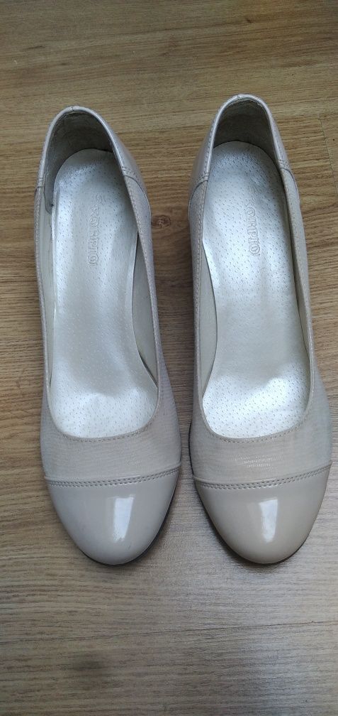 Buty eleganckie 40 połysk, obcas