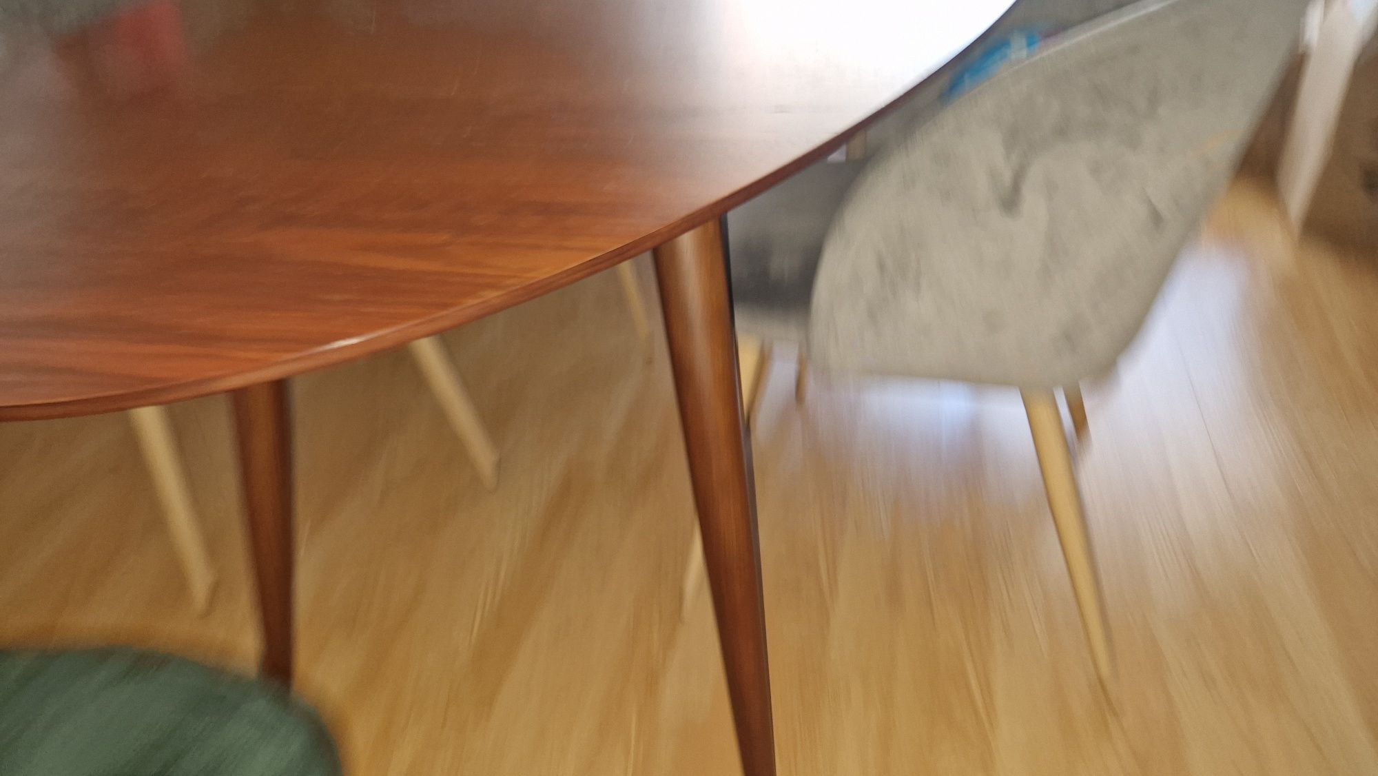 Mesa de Jantar oval
